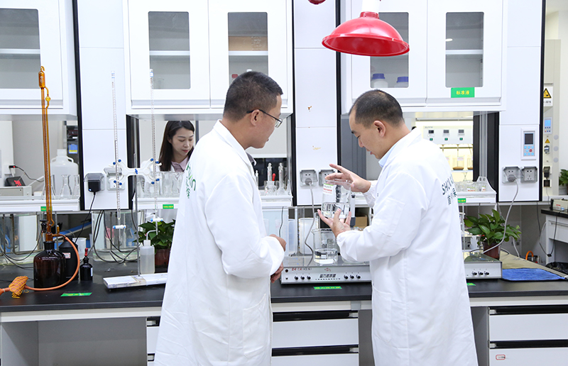 在调研交流过程中,马教授团队对首信环保在聚丙烯酰胺研发的实力、质量监管流程的把控、专线生产的模式等方面给予了高度认可, 在调研交流过程中,马教授团队对首信环保在聚丙烯酰胺研发的实力、质量监管流程的把控、专线生产的模式等方面给予了高度认可,